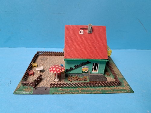 Wohnhaus mit grundstück - ,